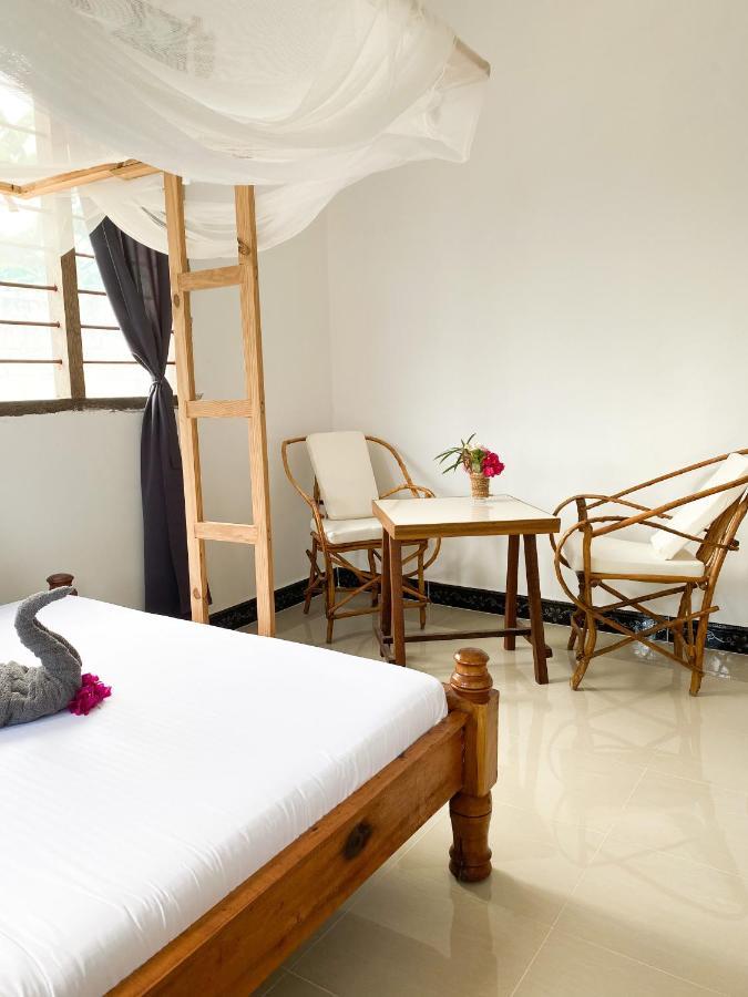 Lighthouse Guesthouse Nungwi Luaran gambar